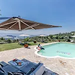 Villa Chateau La Siroque